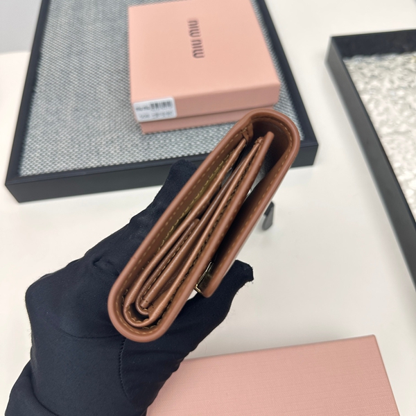 超激安ブランド財布偽物着用イメージ